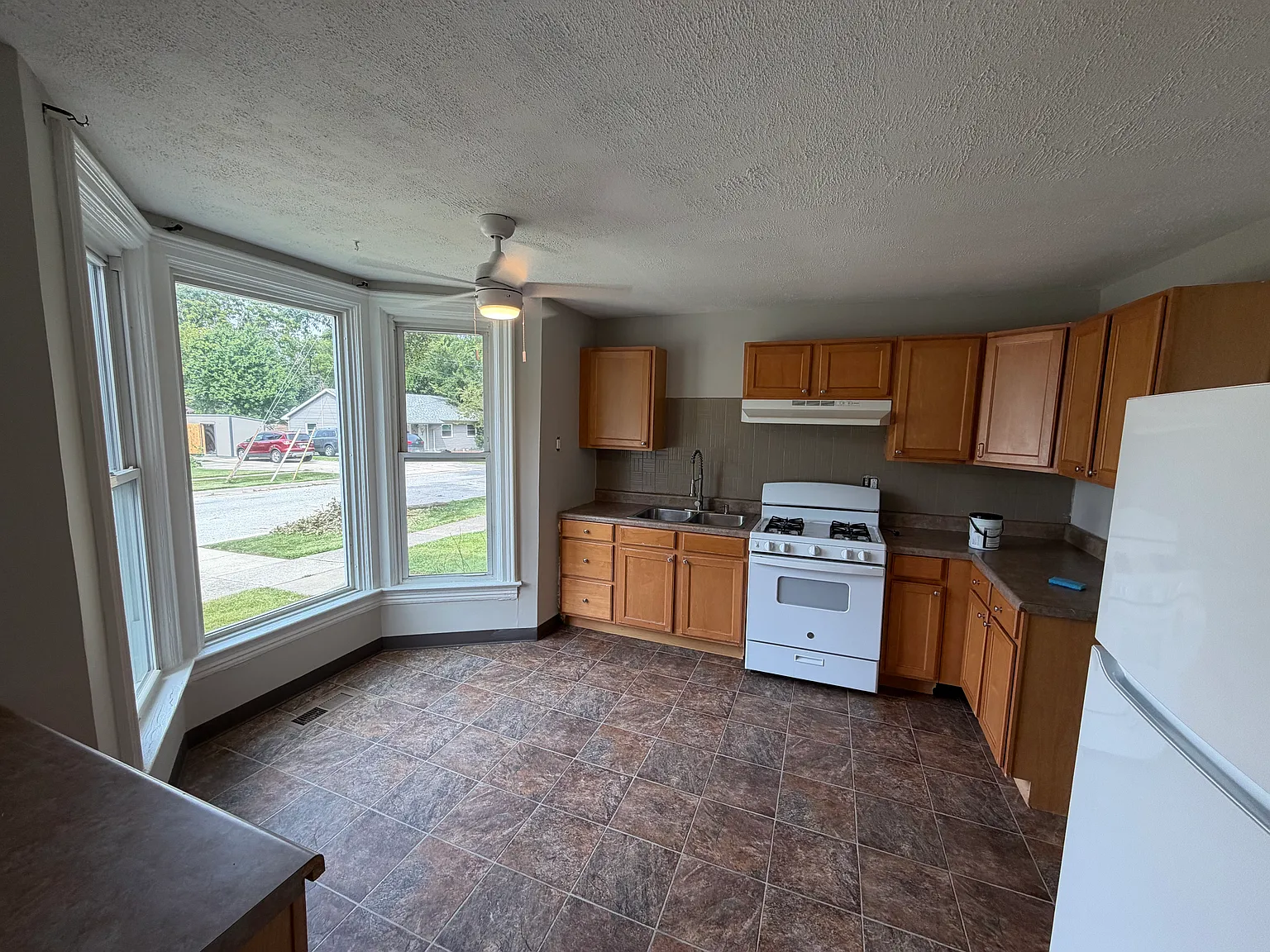 2 bed, 1300 sqft, $1,750 — Photo 4