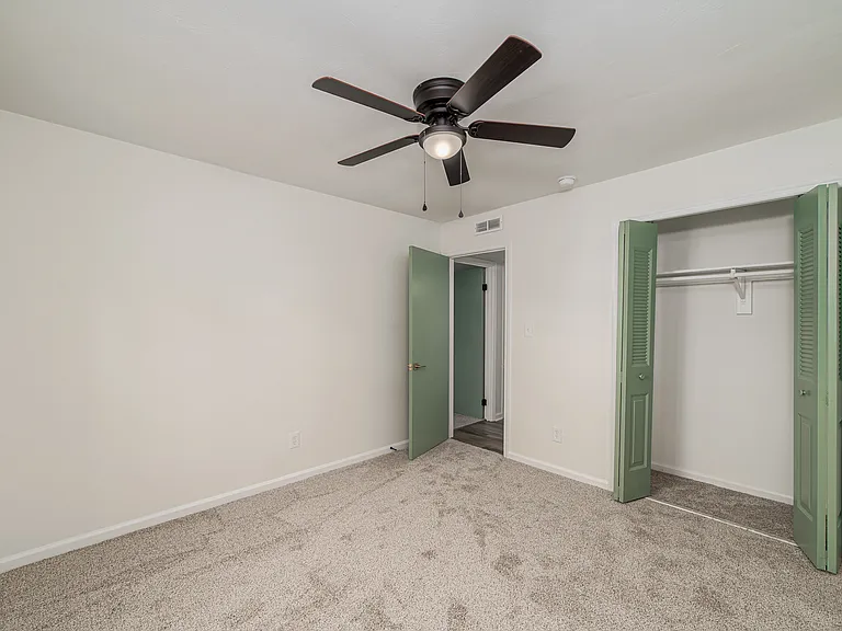 Meadow Brook Terrace — Photo 23