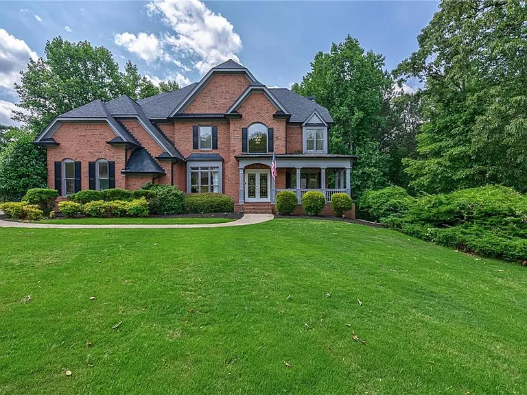 168 Highgrove Dr — Photo 1