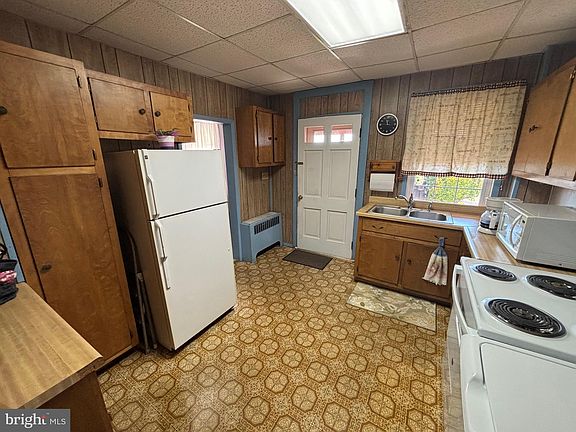 4th image of 222 W Main St