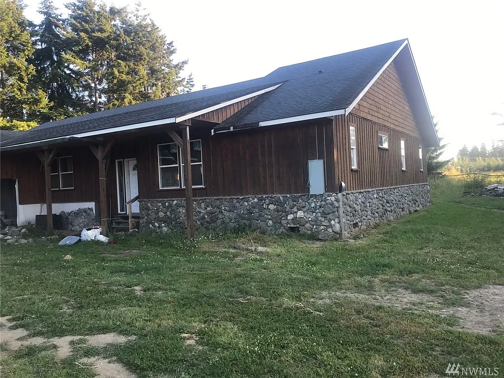 653 Heath Rd photo 1