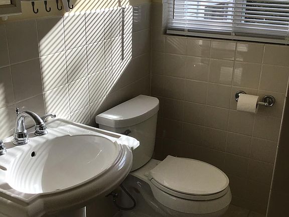 4th image of 952 Miramar Dr