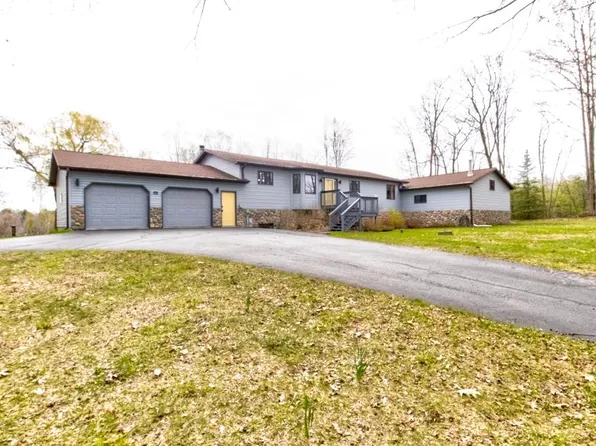 W1724 River Oaks Dr, Marinette, WI 54143