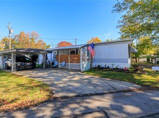 14 Van Ess Dr, Olmsted Falls, OH 44138