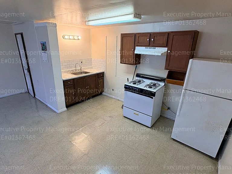 708 21st St #1/2 — Photo 9