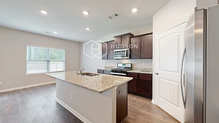 232 Chelsea Park Rd — Photo 9