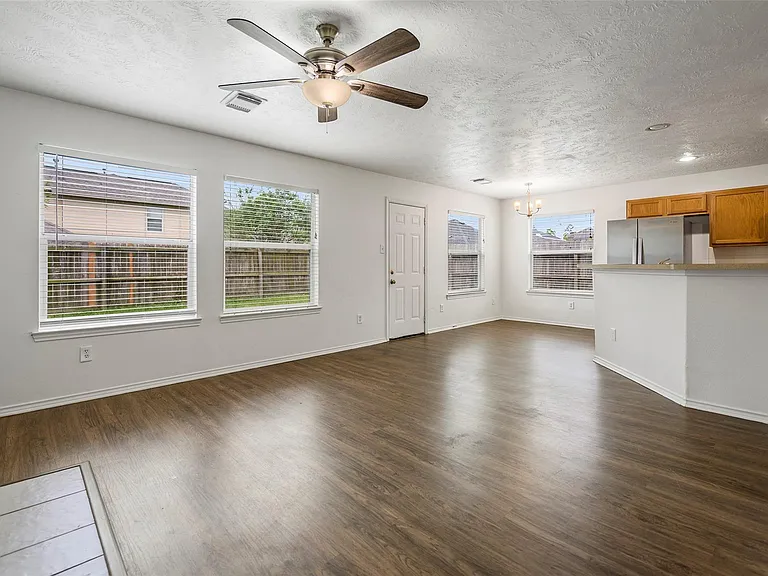 18401 Sunrise Oaks Ct — Photo 11