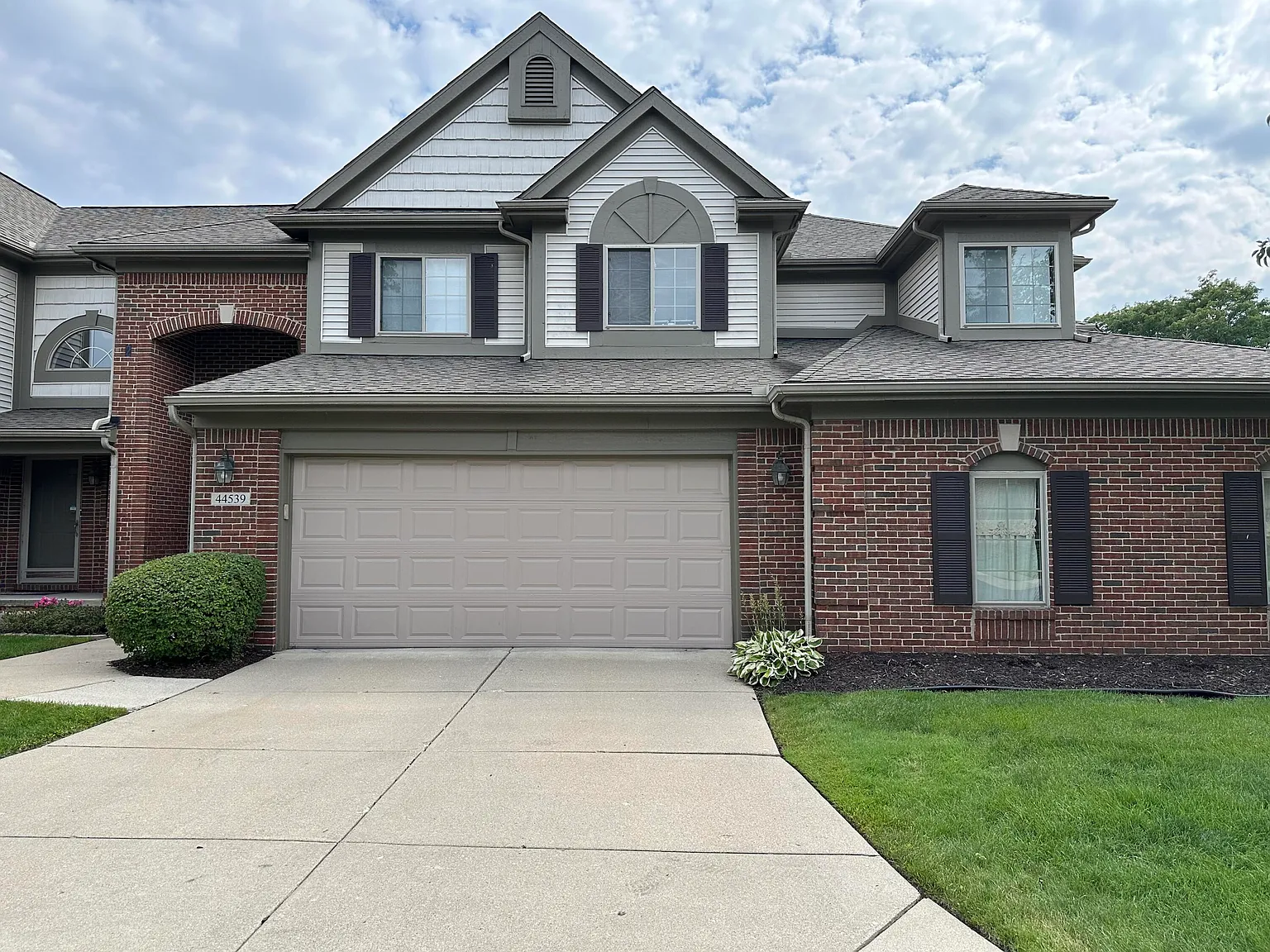 3 bed, 2.5 bath, 2541 sqft, $2,900 — Photo 1