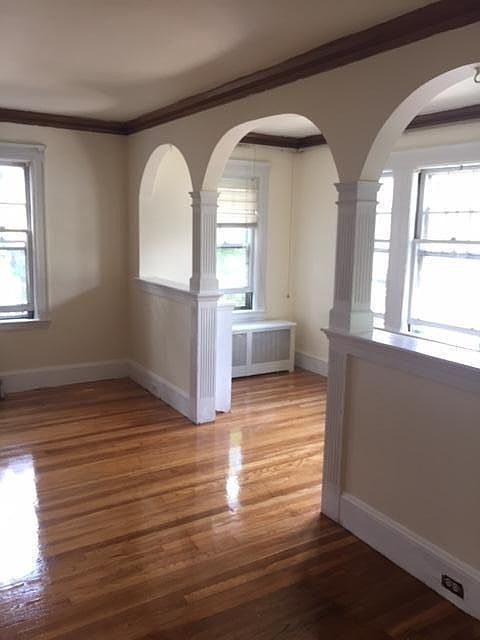2nd image of 217 Chiswick Rd