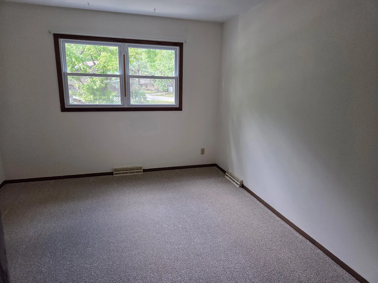 3 bed, 1065 sqft, $2,200 — Photo 4