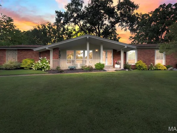 836 Woodruff Dr, Ballwin, MO 63011