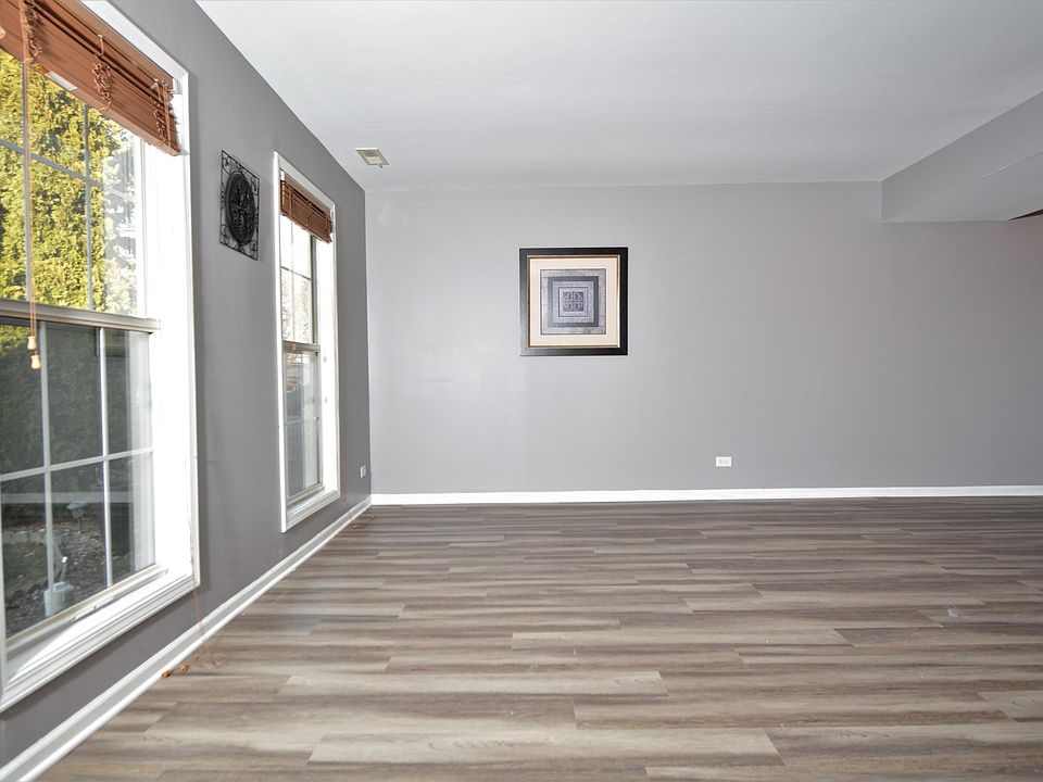 1st image of 171 W Fullerton Ave