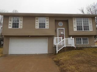 5817 Parkside Pl, Imperial, MO 63052