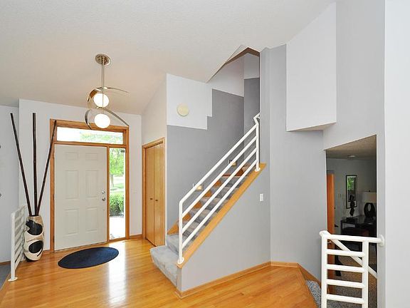 3rd image of 4845 Harbor Ln N