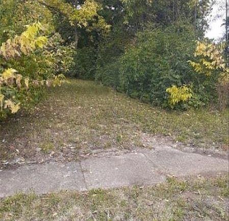 3rd image of 1025 W Stewart St