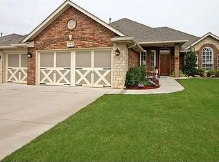 2609 SE 7th St, Moore, OK 73160