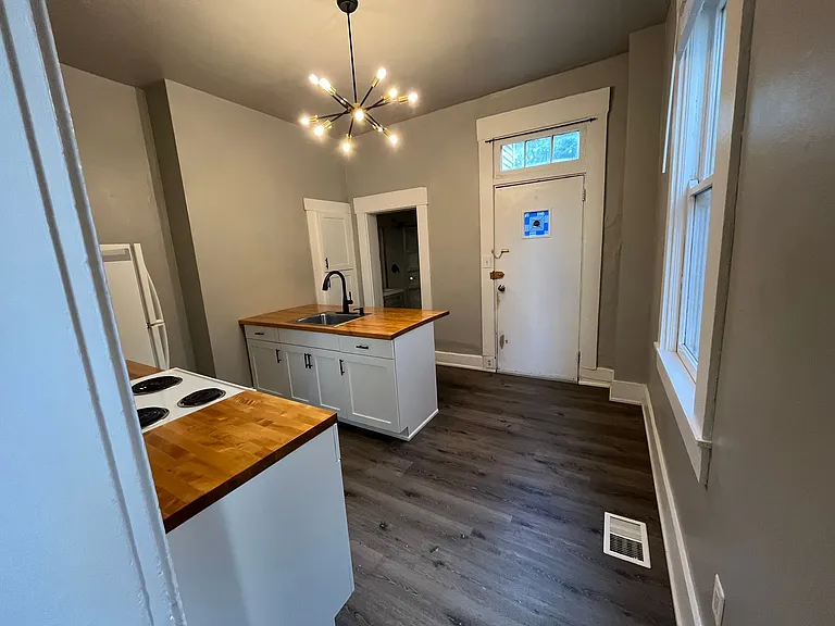 818 Main St — Photo 6