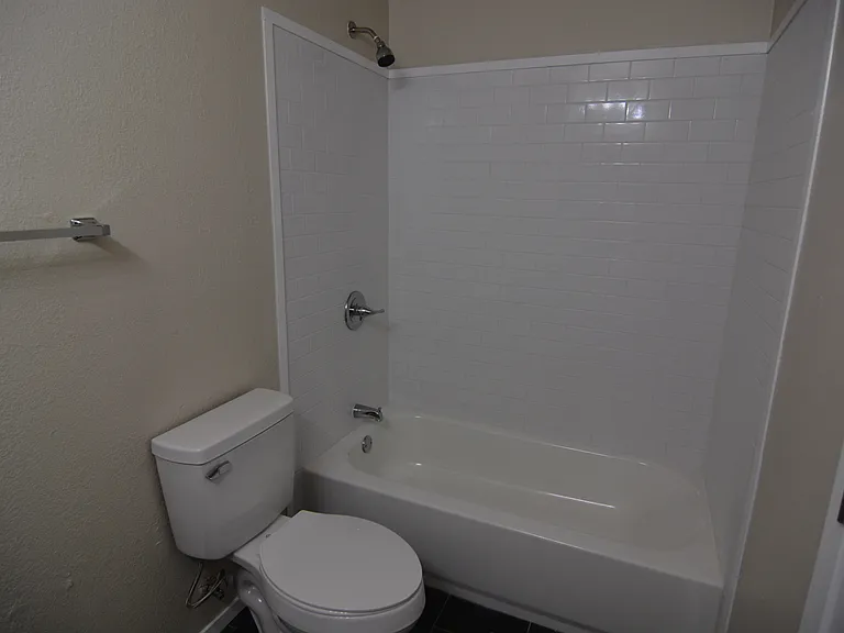 6809 Westglen Dr — Photo 7