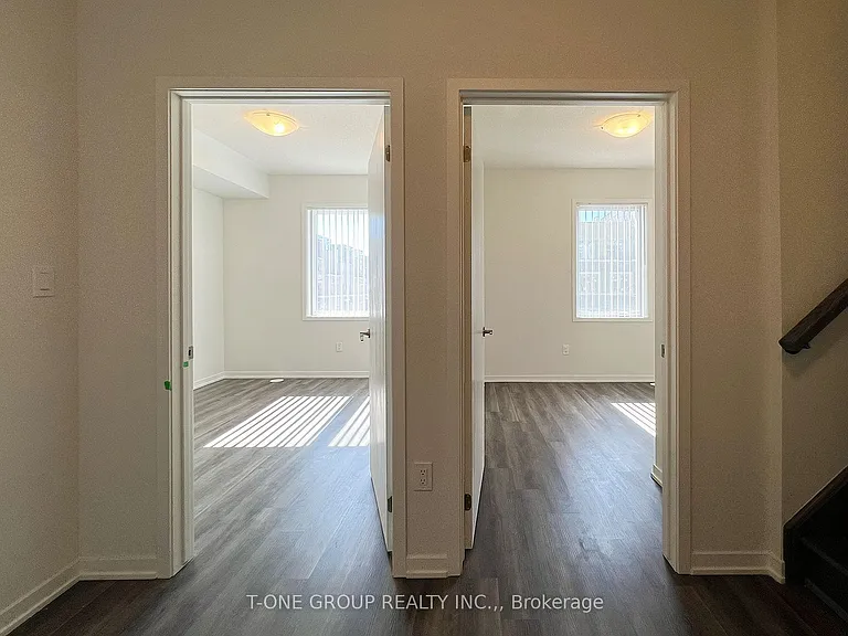 90 Honeycrisp Cres #Townhouse 362 — Photo 8
