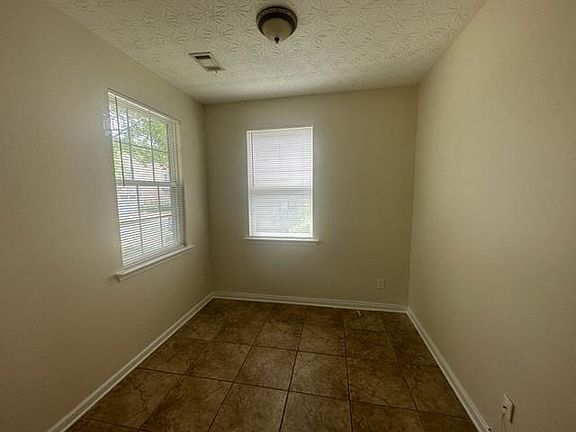 4th image of 419 Chatooga Ln