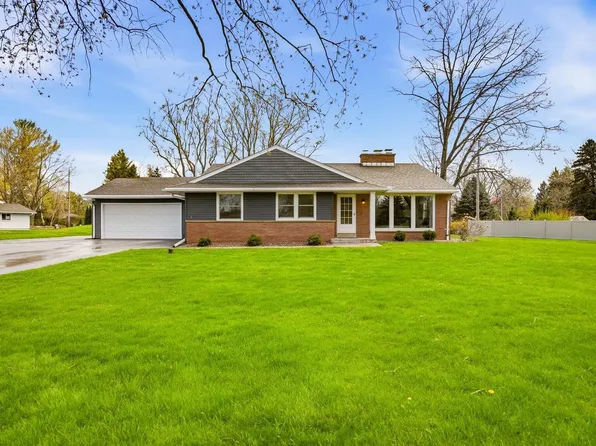 W228N3952 Crescent DRIVE, Pewaukee, WI 53072