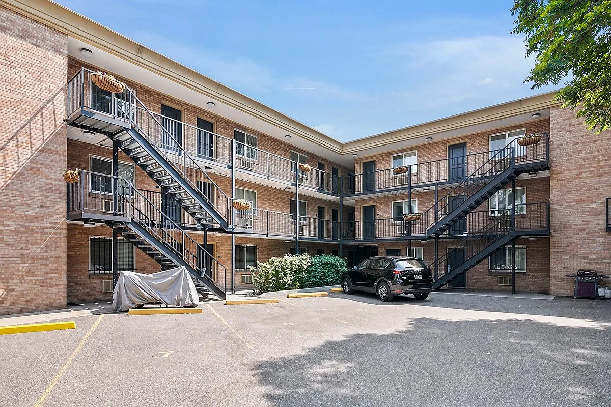 150 S Clarkson — Photo 1