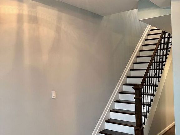 4th image of 604 N 1st St
