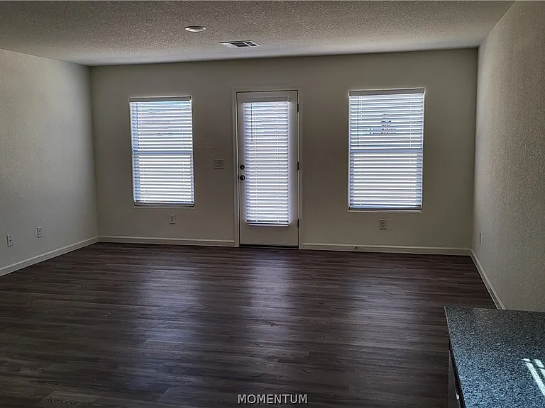 1141 Aspen Dr — Photo 5