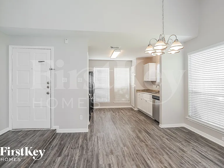 7610 San Benito Dr — Photo 4