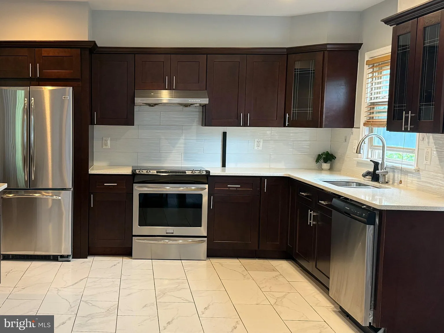 3 bed, 2.5 bath, 2288 sqft, $4,500 — Photo 4
