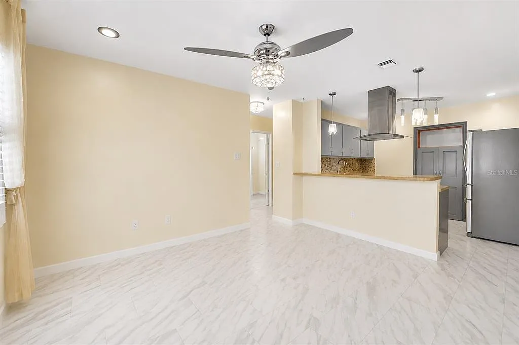 3 bed, 2.0 bath, 1496 sqft, $3,000 — Photo 4