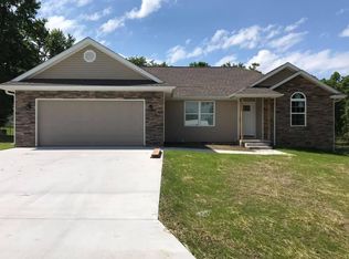 912 W Vine St, Carthage, MO 64836