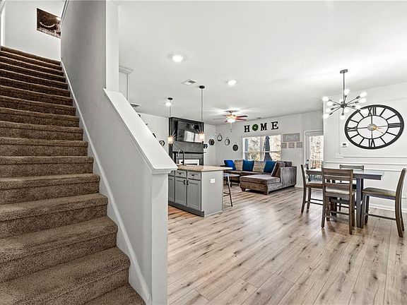 3rd image of 7492 Knoll Hollow Rd