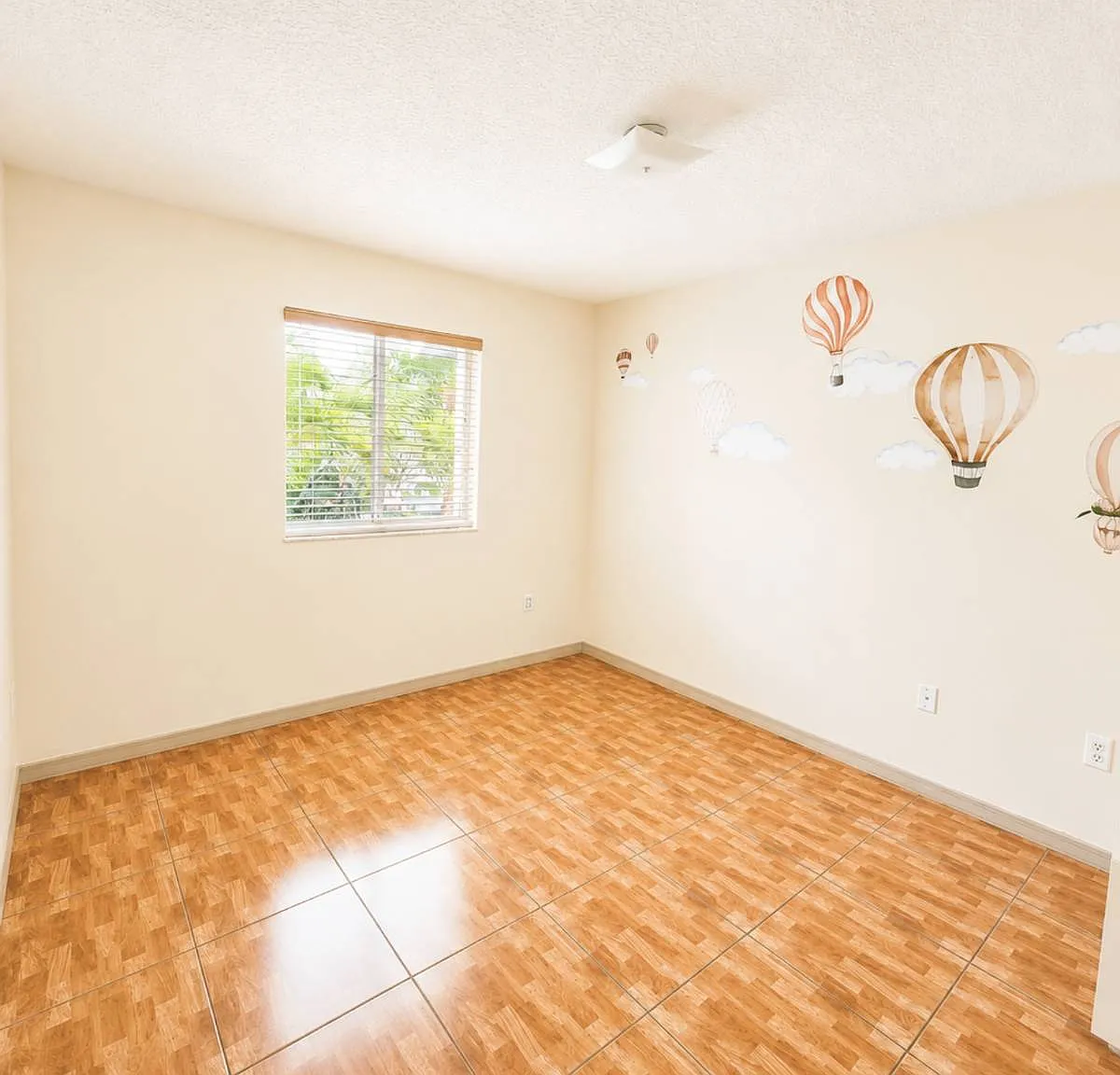Secret Garden Condo — Photo 4