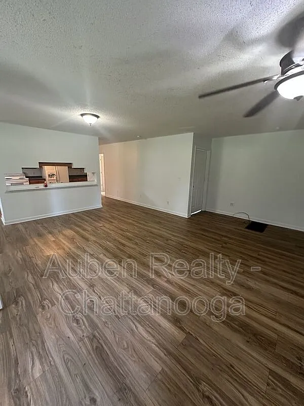 3 bed, 2.0 bath, 1632 sqft, $1,495 — Photo 3