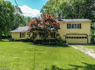 38330 Rogers Rd, Willoughby, OH 44094