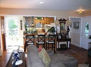 1 Longley Pl, Huntington Station, NY 11746
