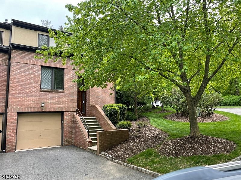 1st image of 15 Andrea Dr
