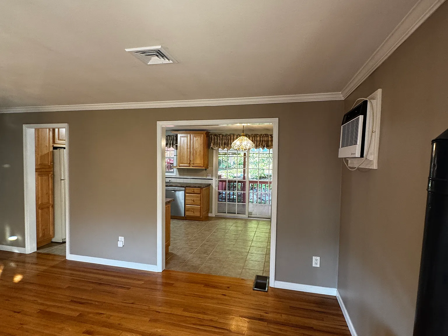 4 bed, 1676 sqft, $3,600 — Photo 4