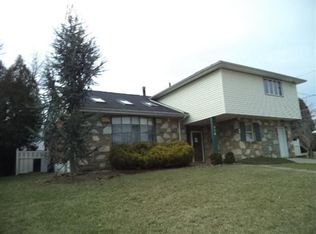 116 Almatt Dr, Philadelphia, PA 19115