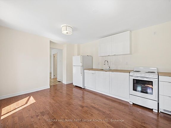 5th image of 211 Casimir St
