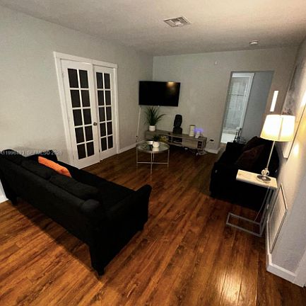 5th image of 1448 Dewey St