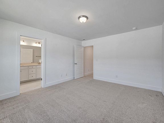 4th image of 27 Ara Ct #206