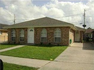 404 E Liberaux St, Chalmette, LA 70043