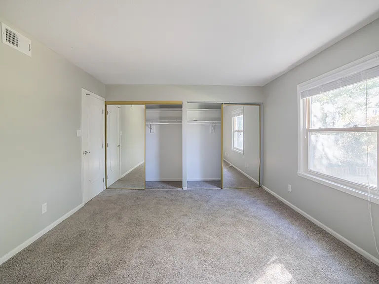 Barrington Estates Apartments — Photo 17