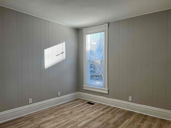 4th image of 208 W Buchanan St