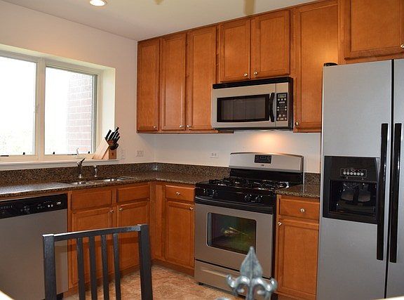 3rd image of 845 E 22nd St APT 309