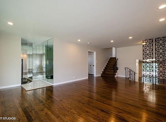 3rd image of 4845 W Sherwin Ave
