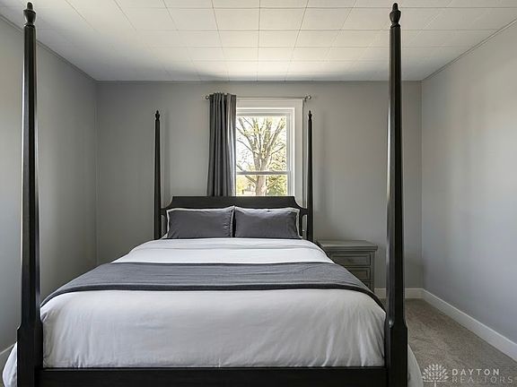 3rd image of 941 Elm St