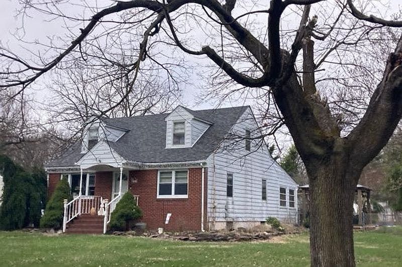 2nd image of 80 Charles St